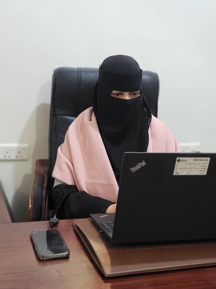 امرأة تصنع التعليم من الحلم الى الانجاز
